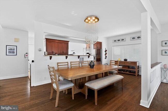 Building Photo - 739 N Massachusetts Ave