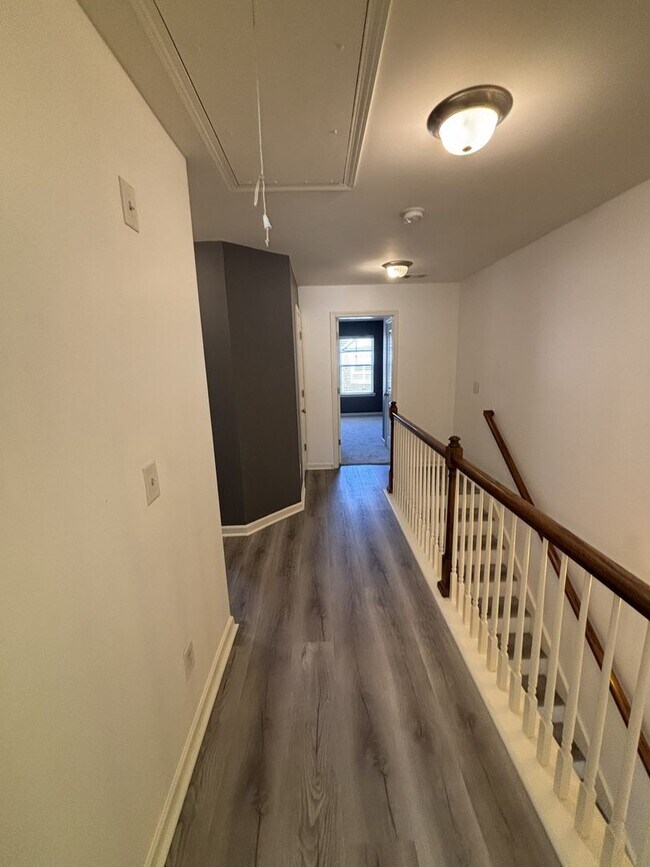 Building Photo - Gated Private Community! Spacious 3 Bedroom and 2.5 Bath End Unit Townhome