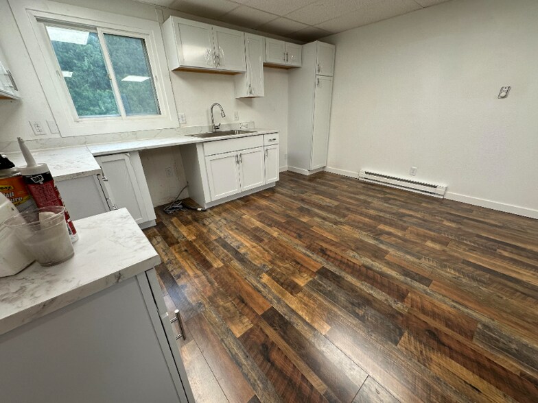 Building Photo - 124 Cherry Ave