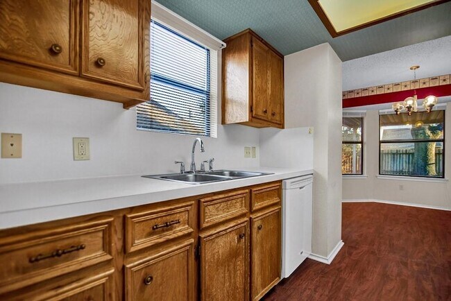 Building Photo - 1101 Cresswell Dr