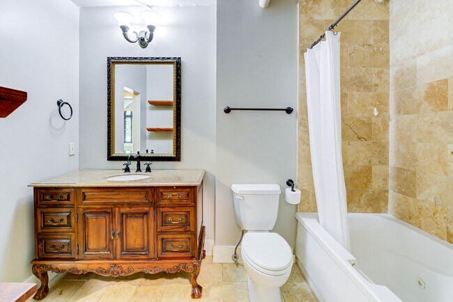 Building Photo - Exceptional 1 bed/1bath loft-style unit in...