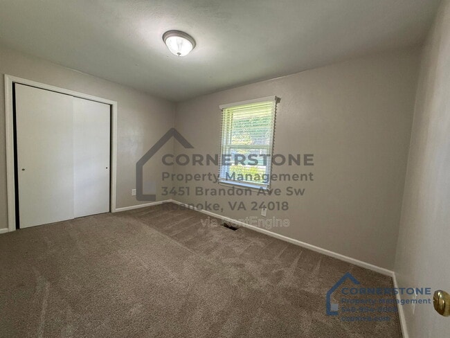 Building Photo - 3113 Clearview Dr