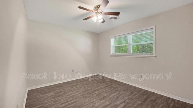 Building Photo - 205 Redmond Dr