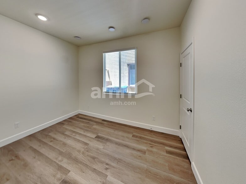 Building Photo - 8864 Dwarf Chin Ave