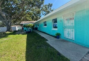 Building Photo - 3004 Oaklawn Ave