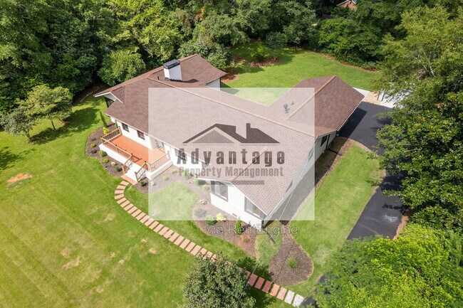 Building Photo - 1099 Pine Valley Rd