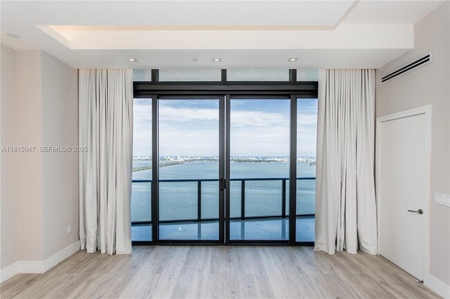 Building Photo - 460 NE 28th St