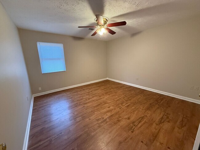 Building Photo - 110/112 Jockey Club Dr