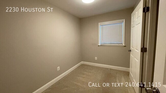 Building Photo - 2230 Houston St