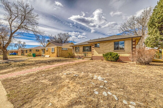 Building Photo - Lovely 5 Bed  / 2 bath in Boston Heights