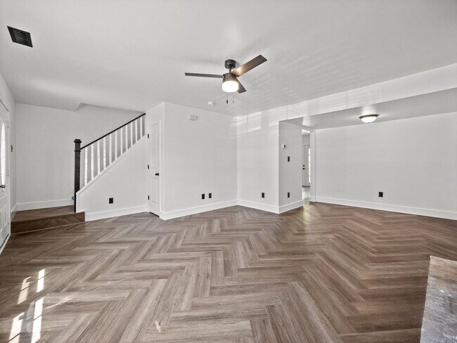 Building Photo - Welcome to Myrtlewood Circle!