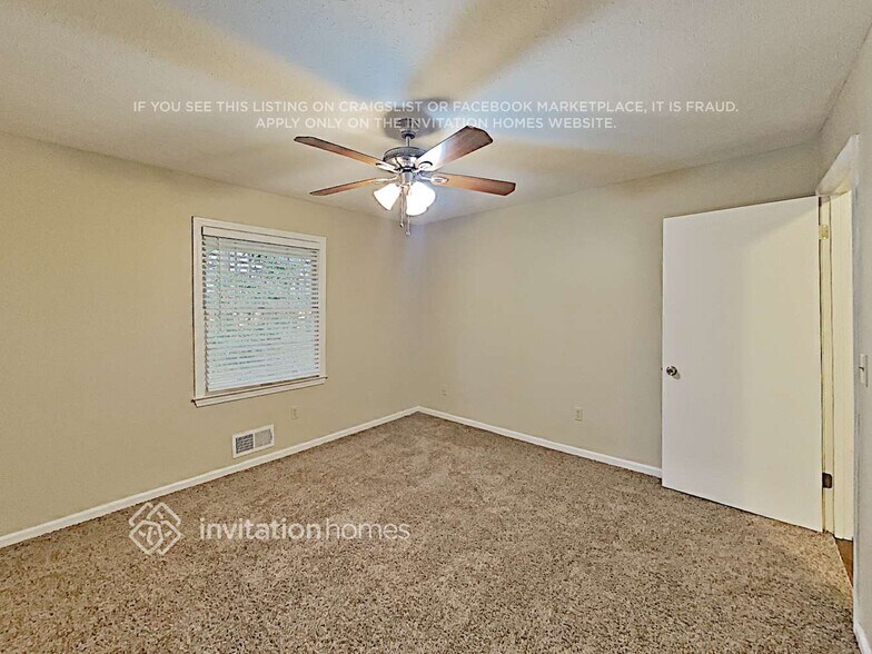 Building Photo - 3913 Plantation Dr