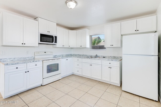 Building Photo - 431 S Hidalgo Rd