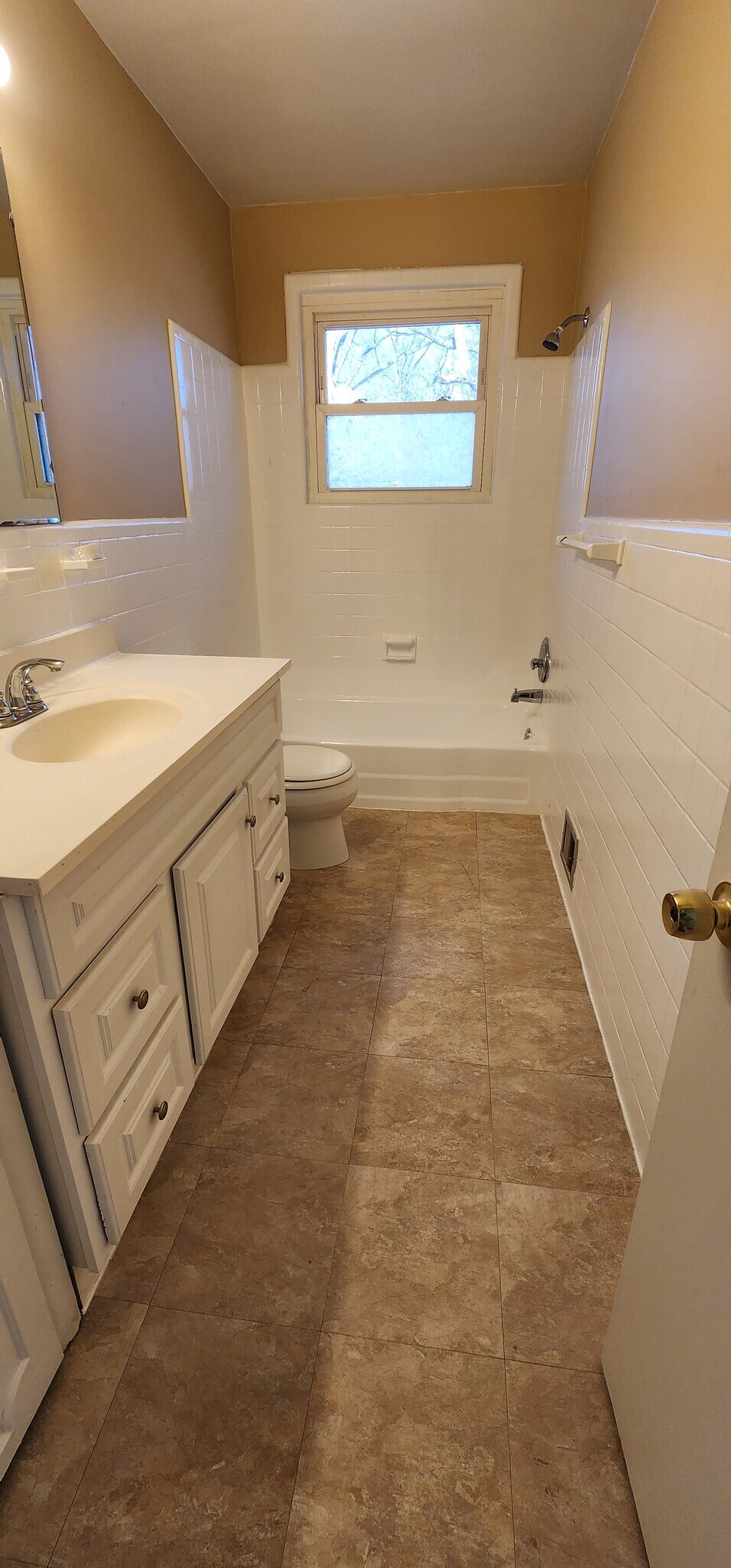 Building Photo - 1001 Orchard Way