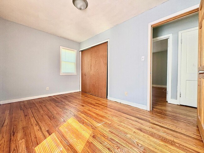Building Photo - 811 Fairway St