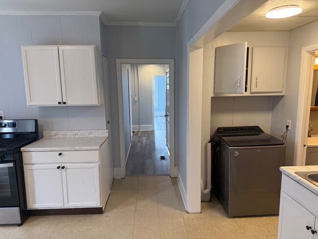 Building Photo - 201 Auburn St