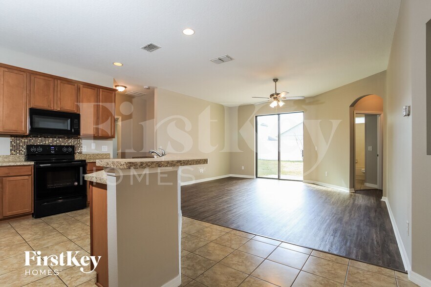 Building Photo - 3086 Pointe Pl Ave
