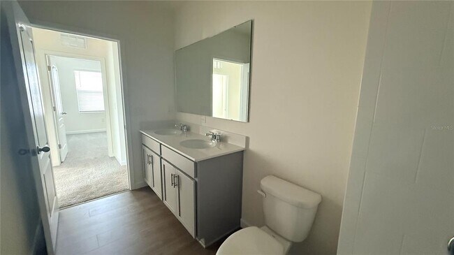 Building Photo - 2046 Walnut Crk Dr