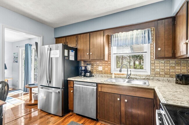 Building Photo - 4 Bed/2 Bath Furnished Single Family Home in Surfside 1 Mile to the Beach By Golf Cart!