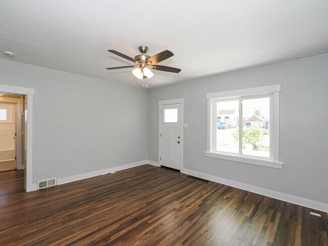 Building Photo - 2 Bedroom, 1 Bathroom American Fork Home