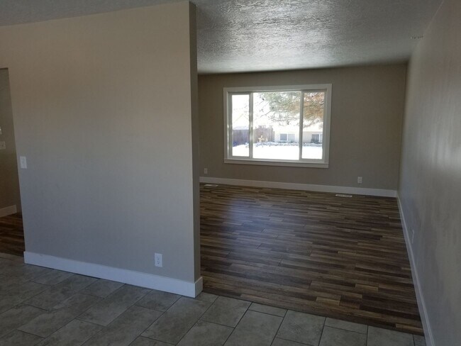Building Photo - Spacious 5-Bedroom Magna Home with Deck and Ample Parking