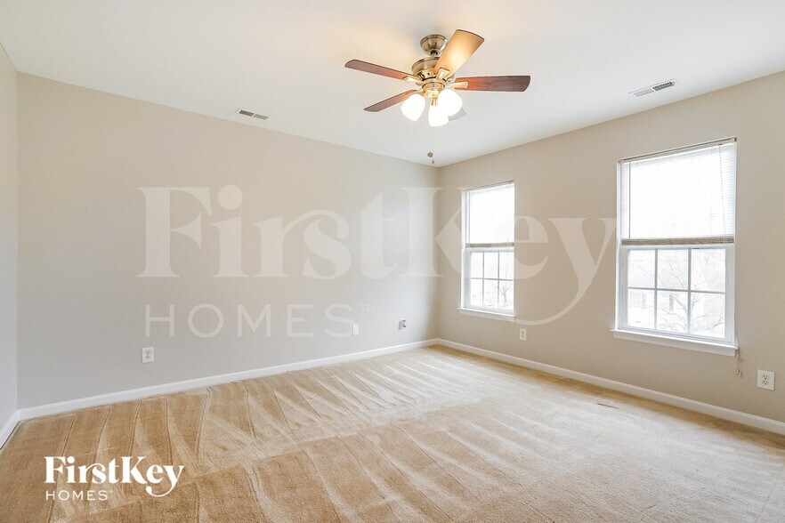 Building Photo - 809 Hounds Chase Dr