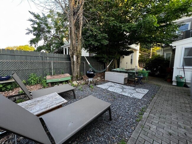 Building Photo - 40 Brastow Ave