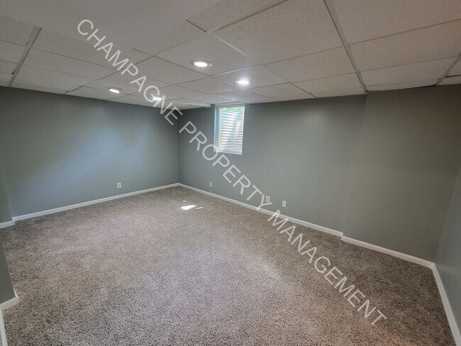 Building Photo - Newly Remodeled 3 Bed 2 Bath Single Family...