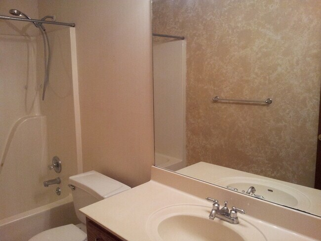 Building Photo - fenced backyard