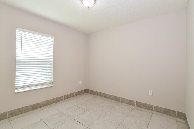 Building Photo - 2861 Mosshire Cir
