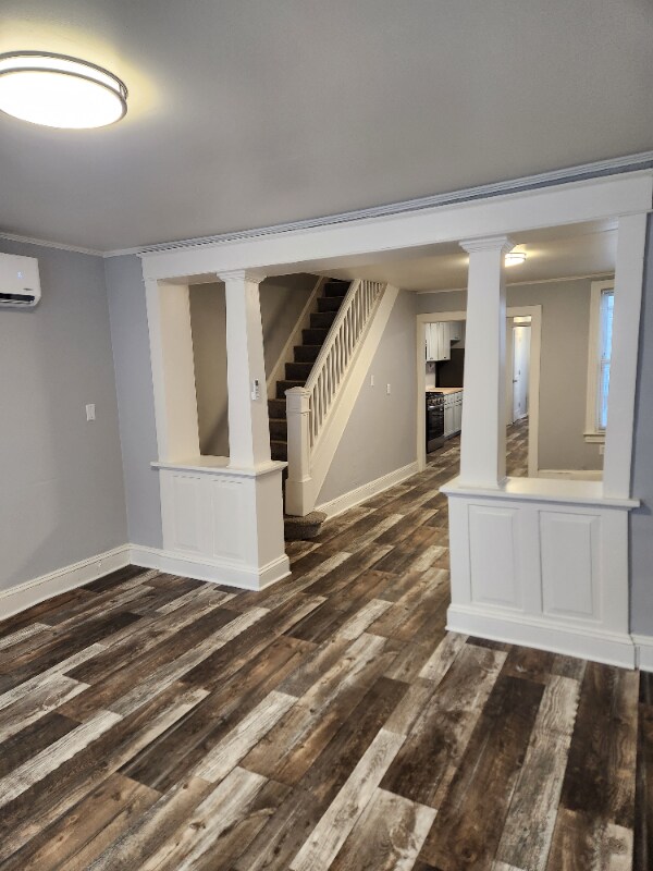 Building Photo - 958 E Princess St