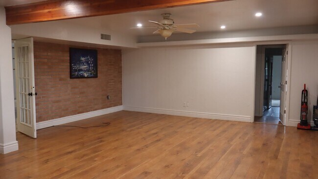 Building Photo - 1810 Town and Country Dr