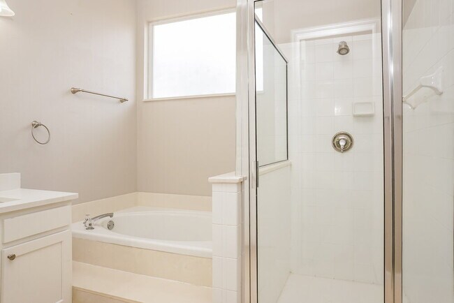 Building Photo - 192 Braemar Ave