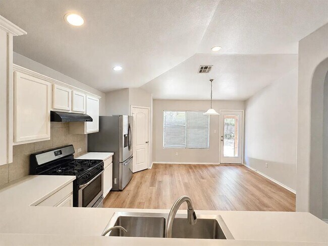Building Photo - 3101 Barksdale Dr