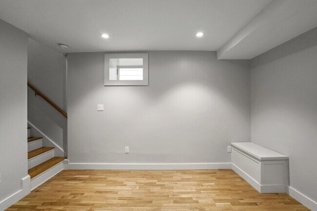 Building Photo - 14 Hardwick St