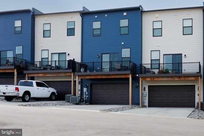 Building Photo - 813 Bond St