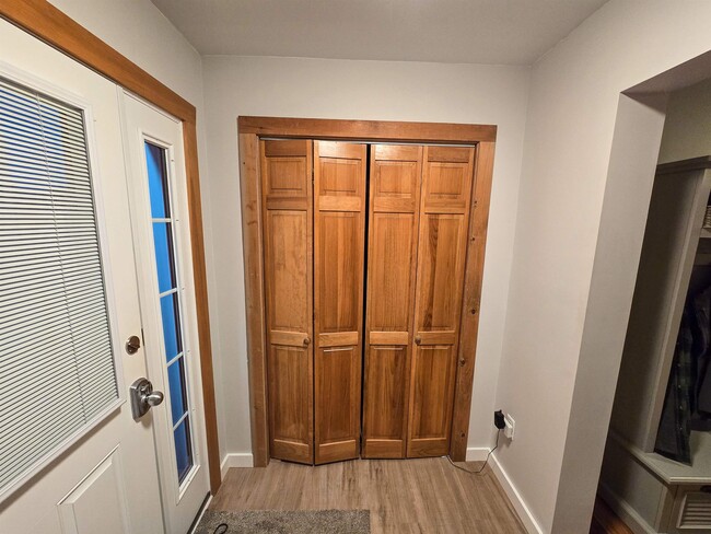 Building Photo - 145 Knight Ln