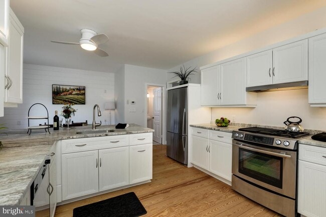 Building Photo - 30 Vandeventer Ave