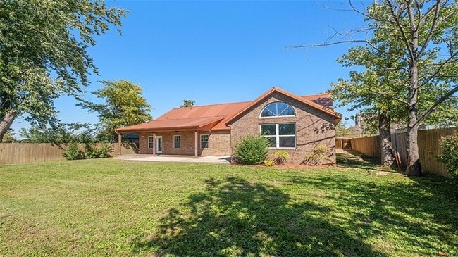 Building Photo - 1414 W Cypress St