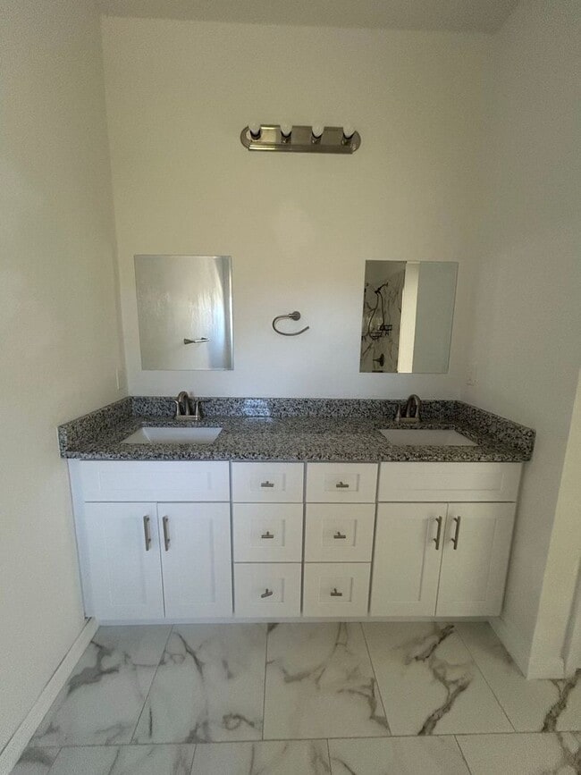 Building Photo - SPACIOUS 4 BEDROOM- 2 BATHROOM RETREAT IN BEAUTIFUL LAKE PLACID