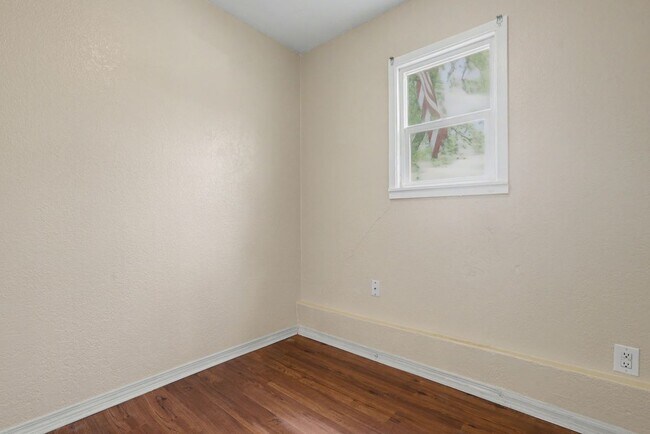 Building Photo - 207 N Santa Fe Ave