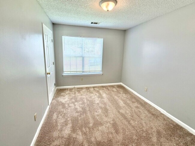Building Photo - BradyHillDr7069