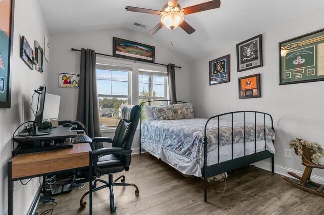 Building Photo - 230 Parrish Ln