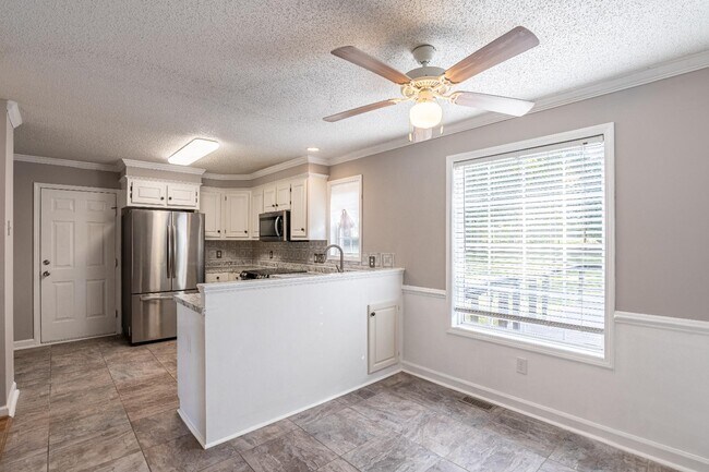 Building Photo - 509 Holly Ridge Ln