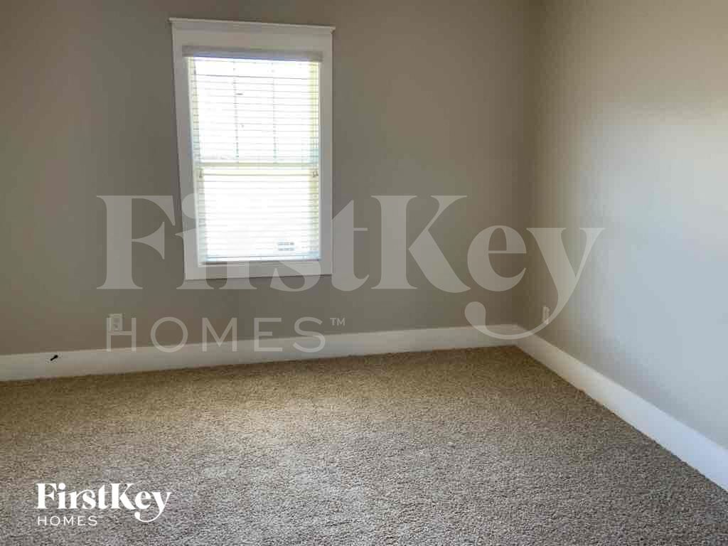 Building Photo - 3330 Sawyer Dr