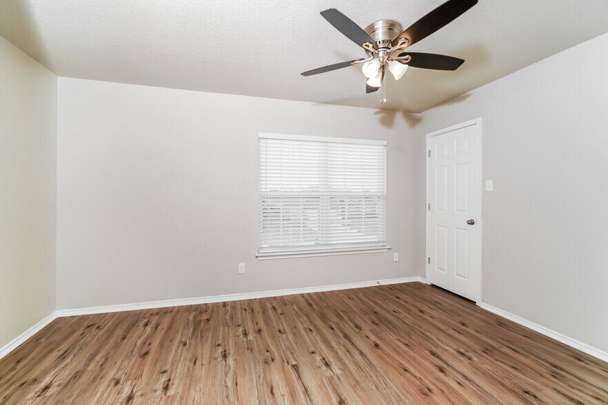 Building Photo - 323 Krieghoff Wy