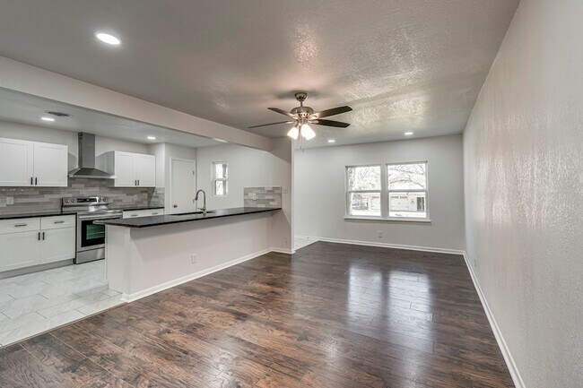 Building Photo - 3561 Westfield Ave