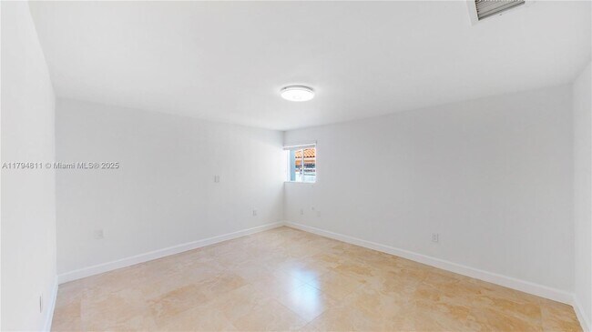 Building Photo - 2915 SW 24 St