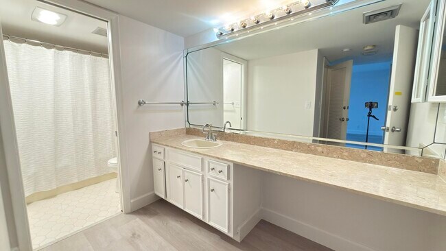 Building Photo - 2000 Presidential Way