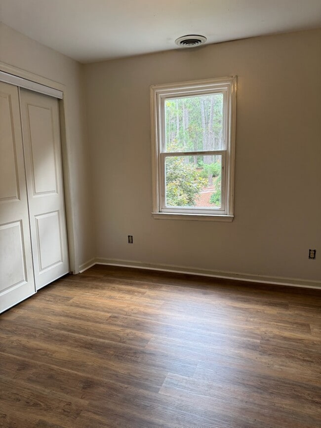 Building Photo - 520 Edinboro Dr